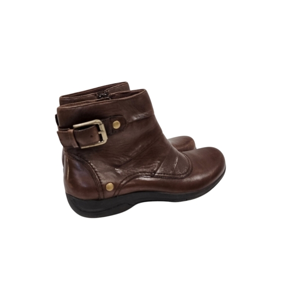 CLARKS ROUCHED SIDE ZIPPERED LEATHER ANKLE BOOT - Picture 2 of 10